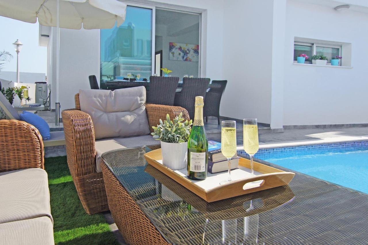 Villa Caren Paralimni Bagian luar foto