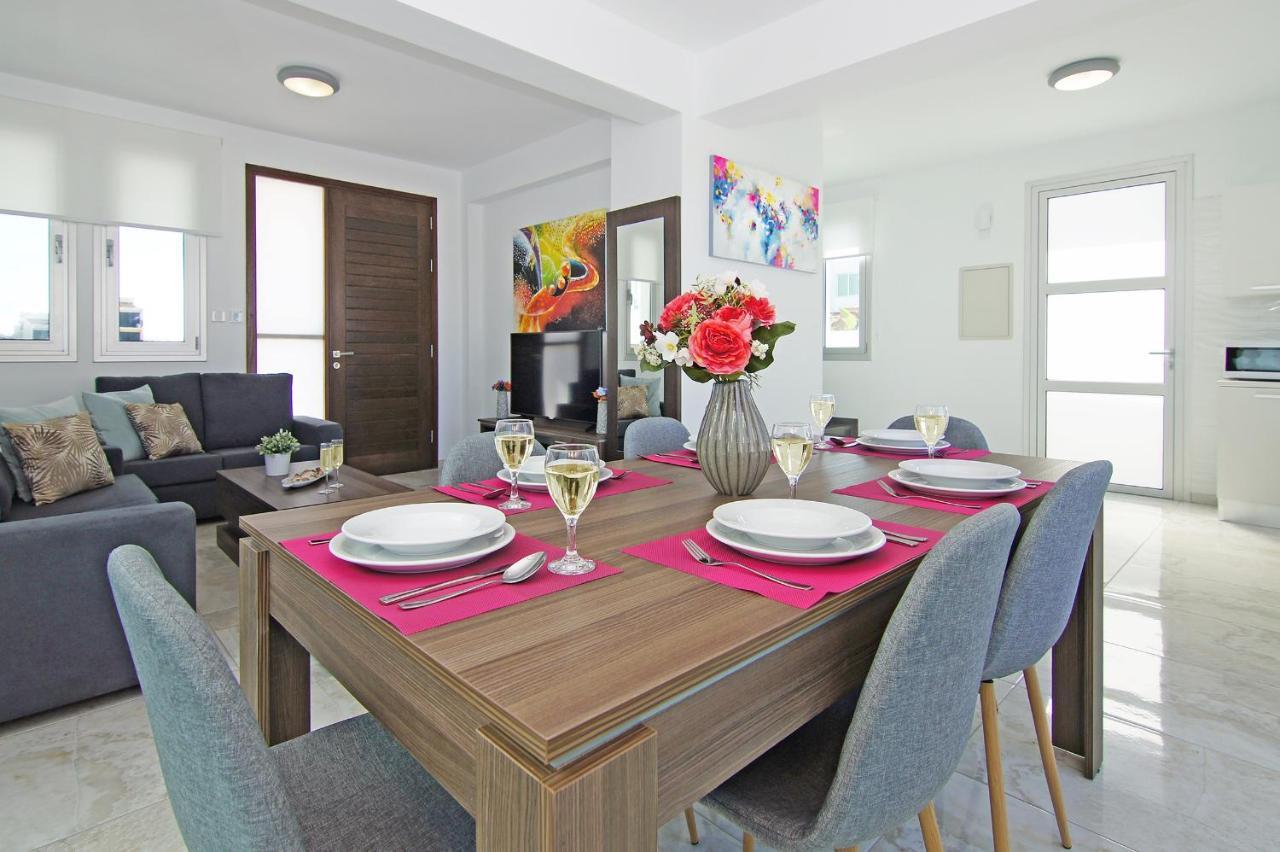 Villa Caren Paralimni Bagian luar foto