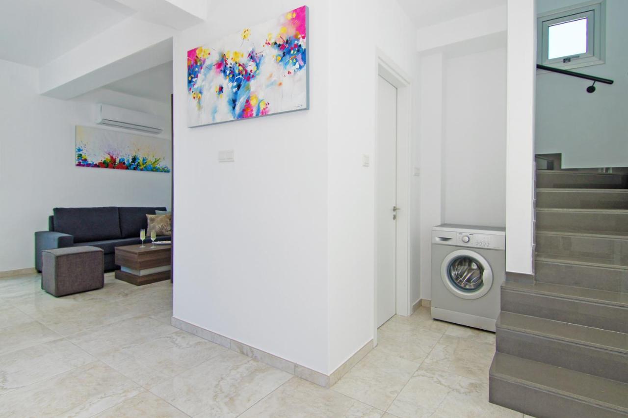 Villa Caren Paralimni Bagian luar foto