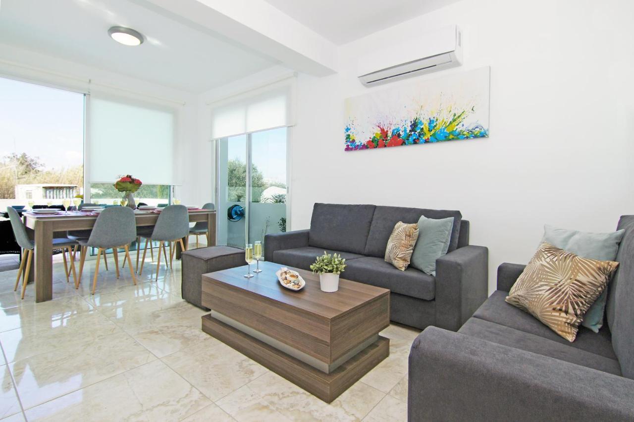 Villa Caren Paralimni Bagian luar foto