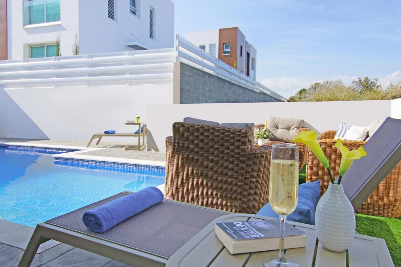 Villa Caren Paralimni Bagian luar foto