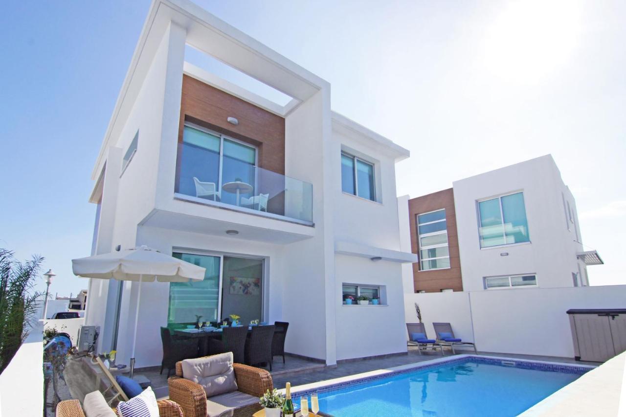 Villa Caren Paralimni Bagian luar foto