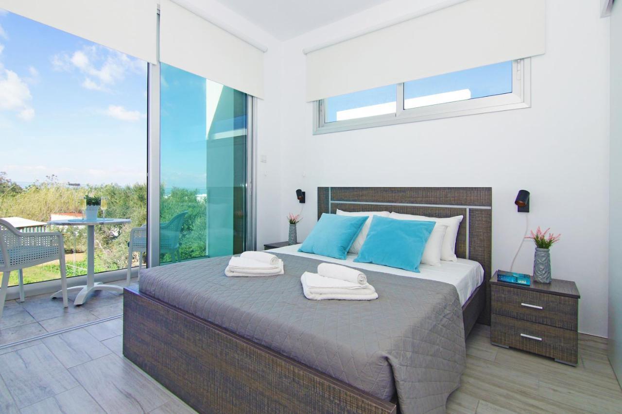 Villa Caren Paralimni Bagian luar foto