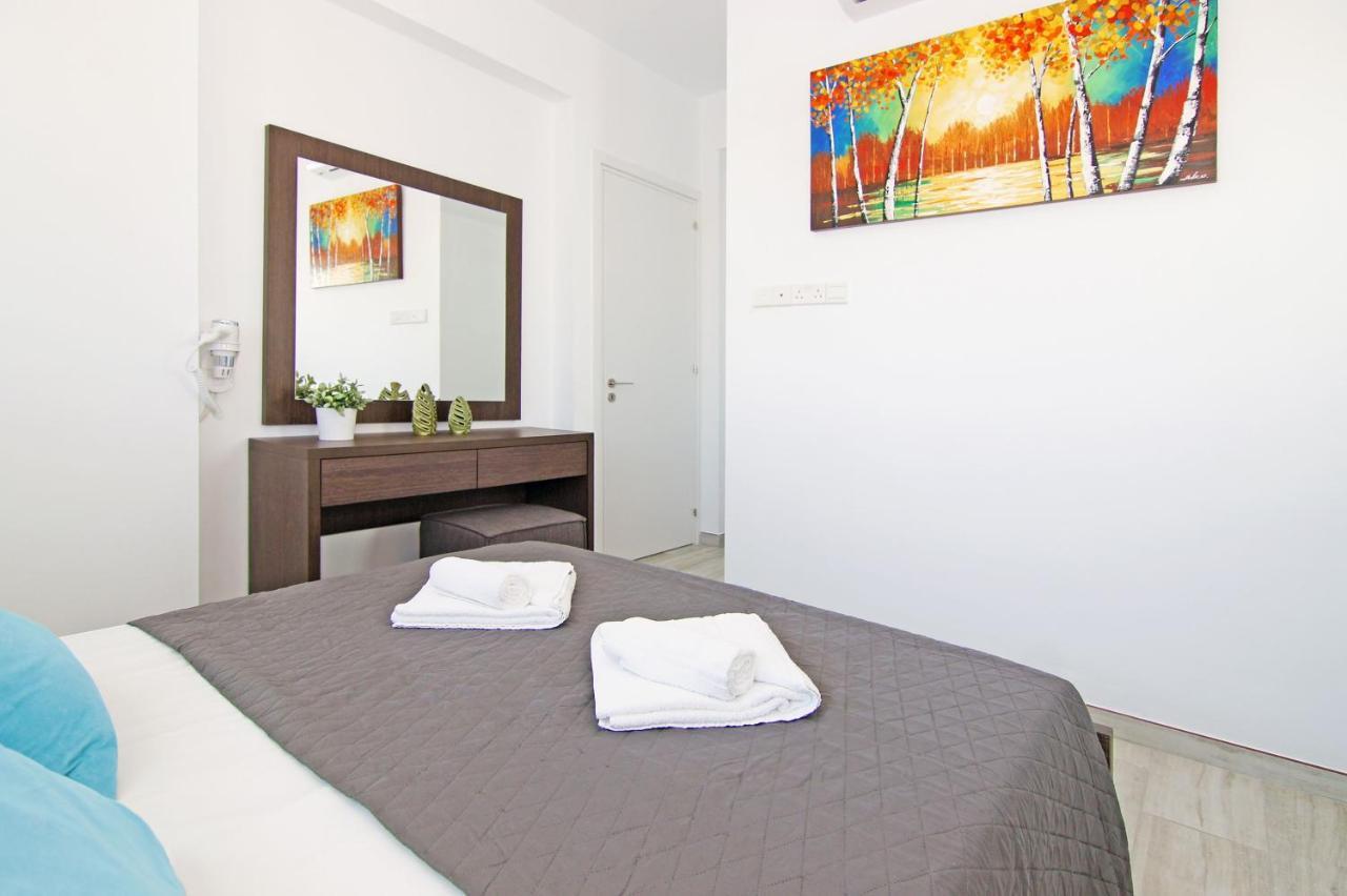 Villa Caren Paralimni Bagian luar foto