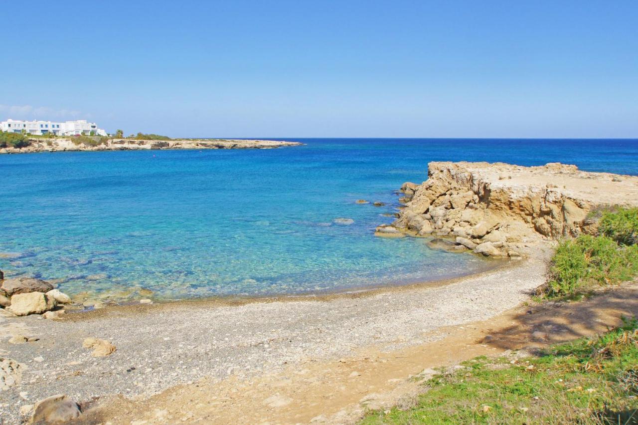 Villa Caren Paralimni Bagian luar foto
