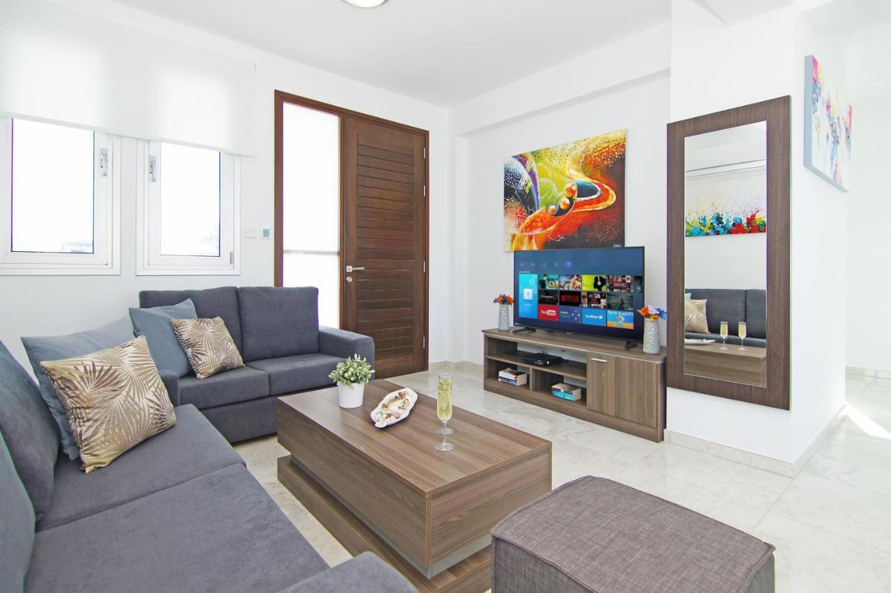 Villa Caren Paralimni Bagian luar foto