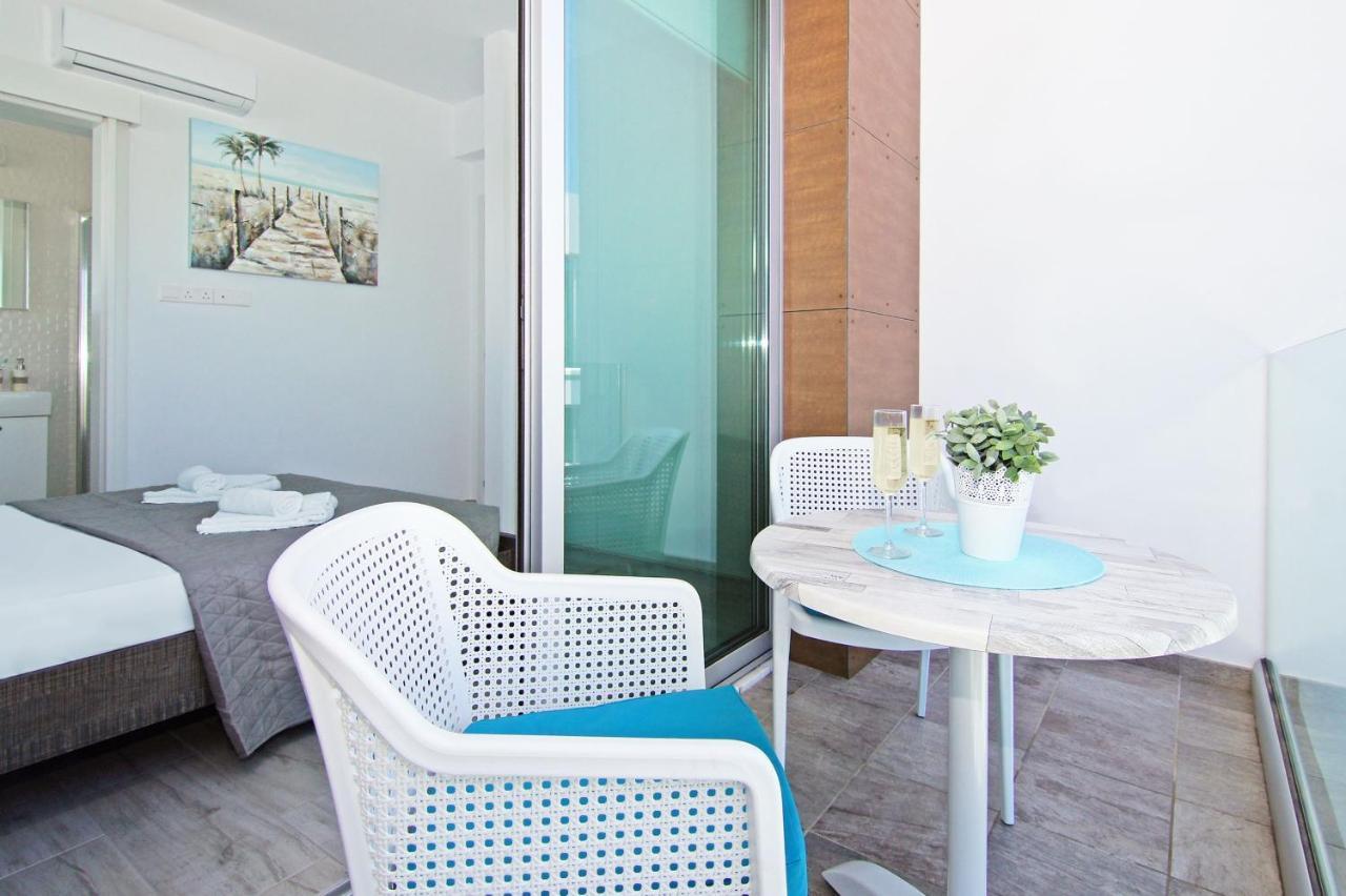 Villa Caren Paralimni Bagian luar foto